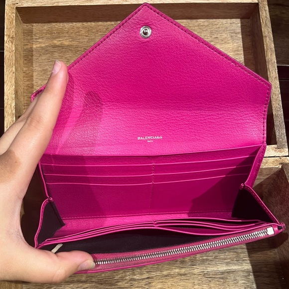 Authentic Balenciaga leather wallet - Picture 2 of 9